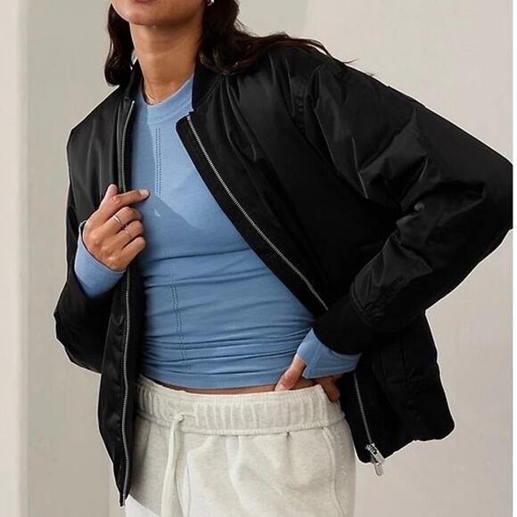 NWT Athleta Sateen Bomber Jacket Relaxed Oversized Fit Black Size Medium - Picture 3 of 11